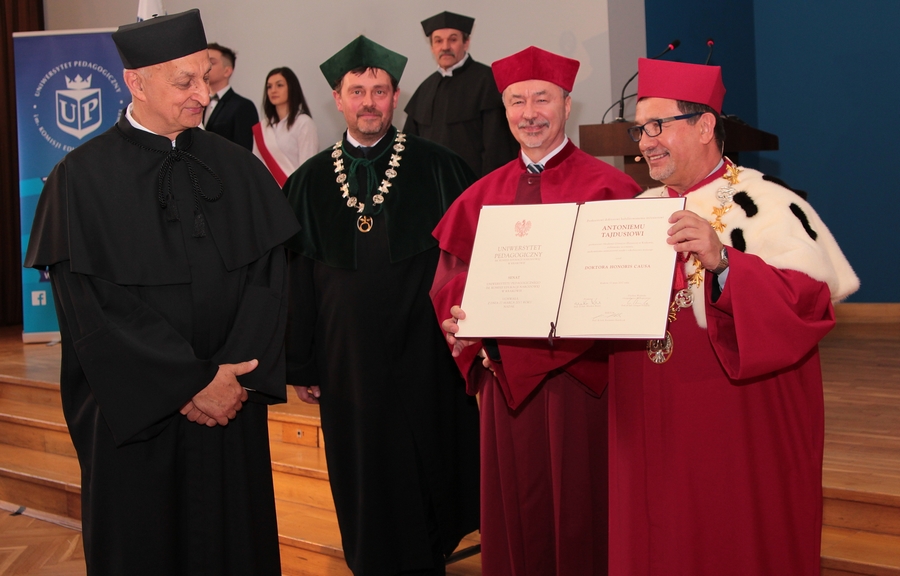 Nadanie godności doktora honoris causa Uniwersytetu Pedagogicznego prof. Antoniemu Tajdusiowi