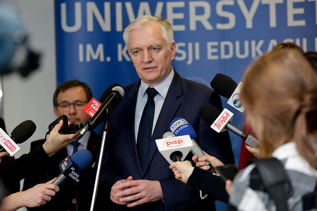 Minister Nauki i Szkolnictwa Wyższego Jarosław Gowin podczas konferencji prasowej
