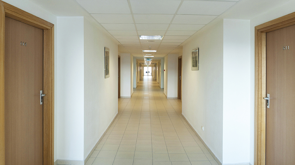 korytarz w jednym z domów studenckich Uniwersytetu Pedagogicznego 