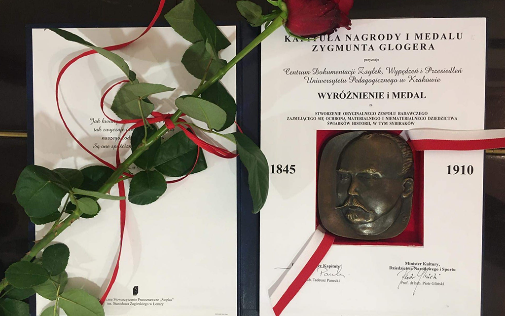 Medal przyznany Centrum Dokumentacji Zsyłek, Wypędzeń i Przesiedleń Uniwersytetu Pedagogicznego w Krakowie