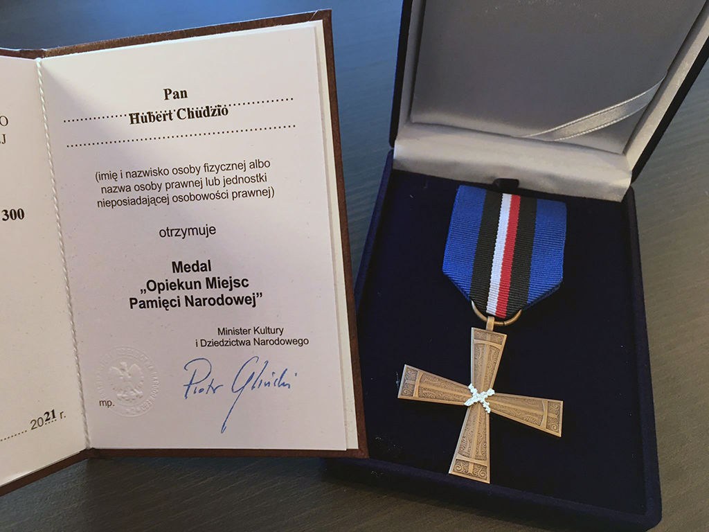 Medal „Opiekun Miejsc Pamięci Narodowej” dla dr. hab. Huberta Chudzio, prof. UP (zdjęcie 3 z 3)