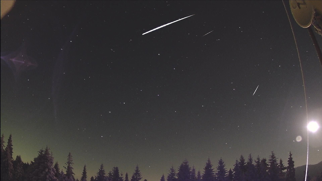 Przykład obserwacji bazowej meteoru z roju Geminidów przez dwie stacje: z Suhory i z Otwocka