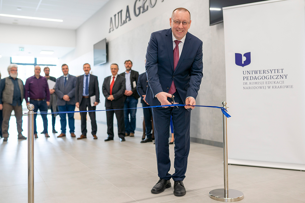 Rektor Uniwersytetu Pedagogicznego prof. dr hab. Piotr Borek otwiera Aulę Główną