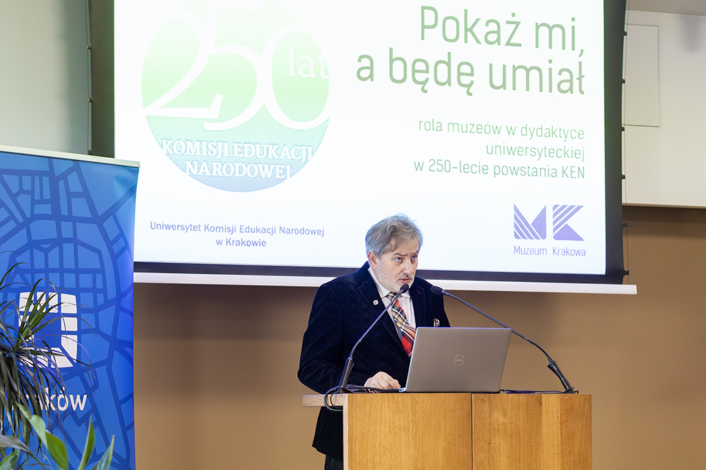 dr Michał Niezabitowski, Dyrektor Muzeum Krakowa przy mównicy