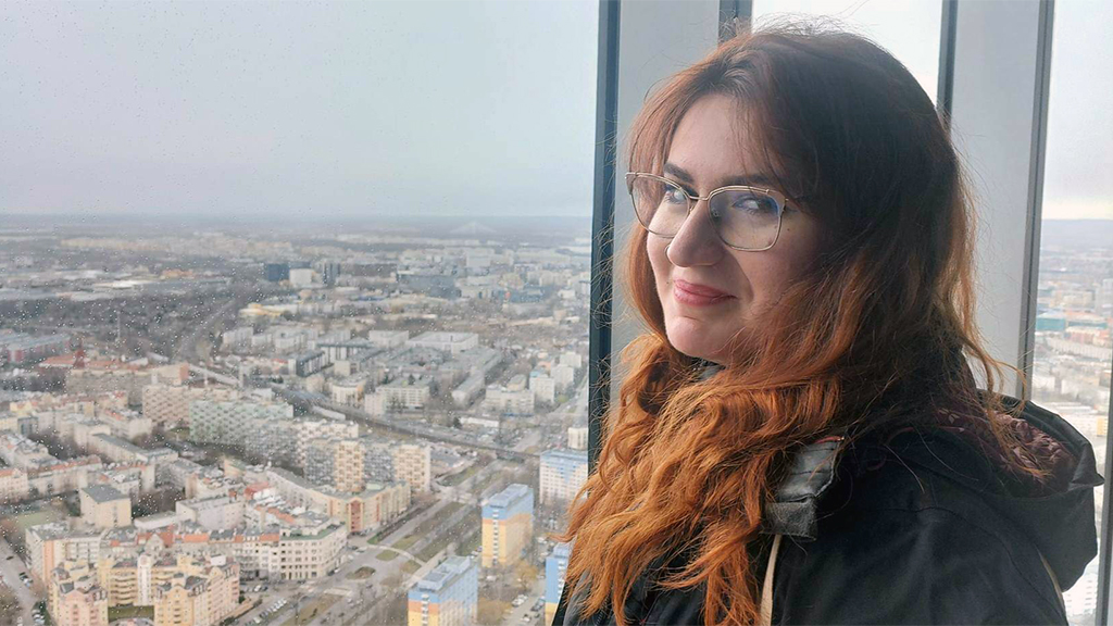 Sandra Branicka na tle panoramy miasta
